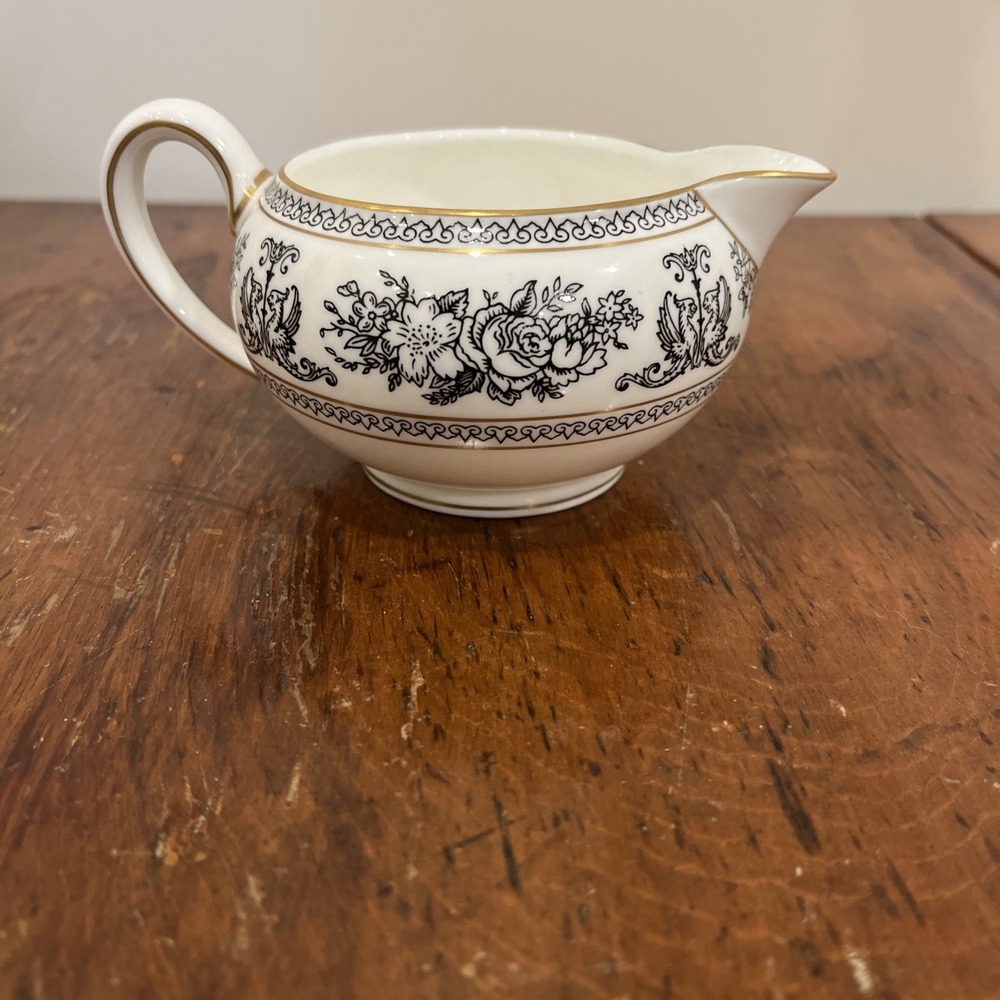 WEDGWOOD‎ COLUMBIA BLACK CREAMER - 2 1/4"  0604F Milk Pitcher, Bone China, Black